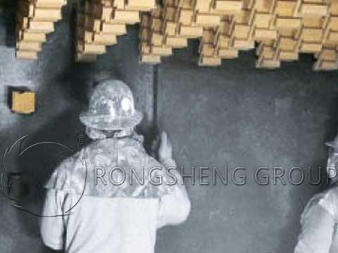 The Construction of the Refractory Plastics in the Furnace Roof
